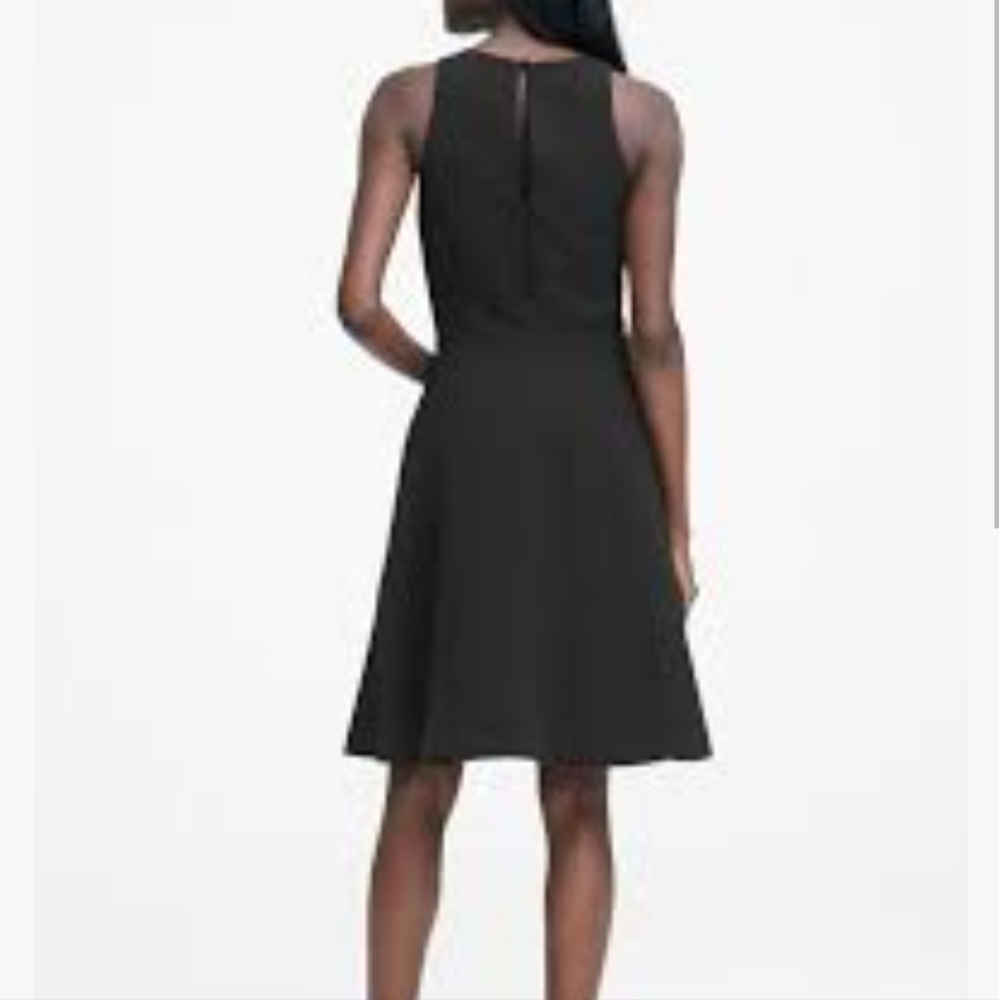 Stretch Raceback Fit and flare banana republic NWT Size 4 black - Picture 5 of 6